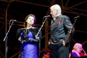 sir thomas allen with sarah fox 1 sm.jpg